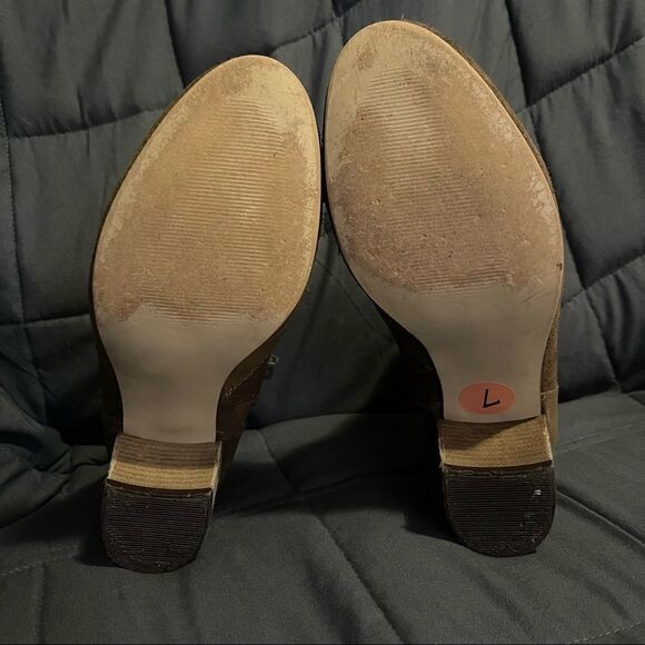 Steve Madden Harrlee Olive Green Suede Ankle Boots - Picture 7 of 7